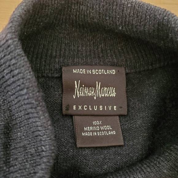 Neiman Marcus Exclusive 100% merino wool Men’s Sweater Scotland made - Picture 2 of 8